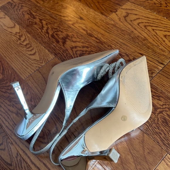 Steve Madden Silver Bow “Inella” heels - Picture 4 of 4